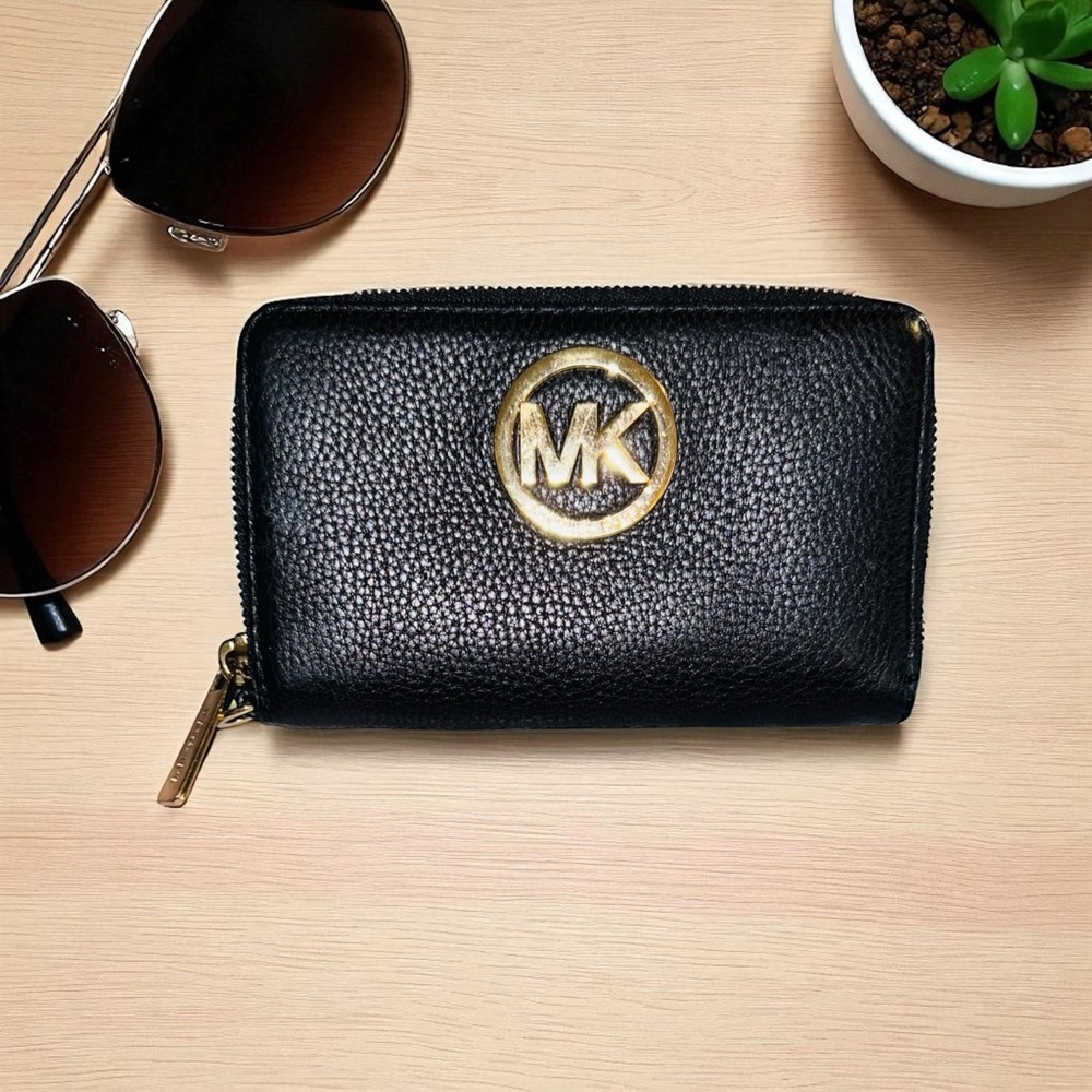 Michael Kors Black Leather Wallet Zip Around MK EUC